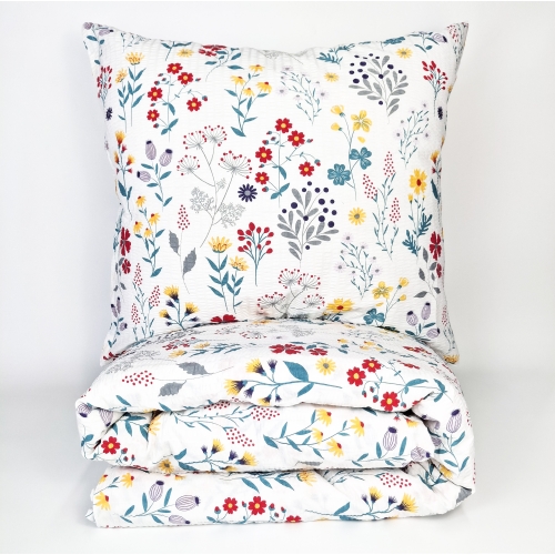 Pościel z Kory PREMIUM Lilia Wytrzymała- Kolorowa łąka na bieli  1345B, poskładana pościel i ubrana poduszka