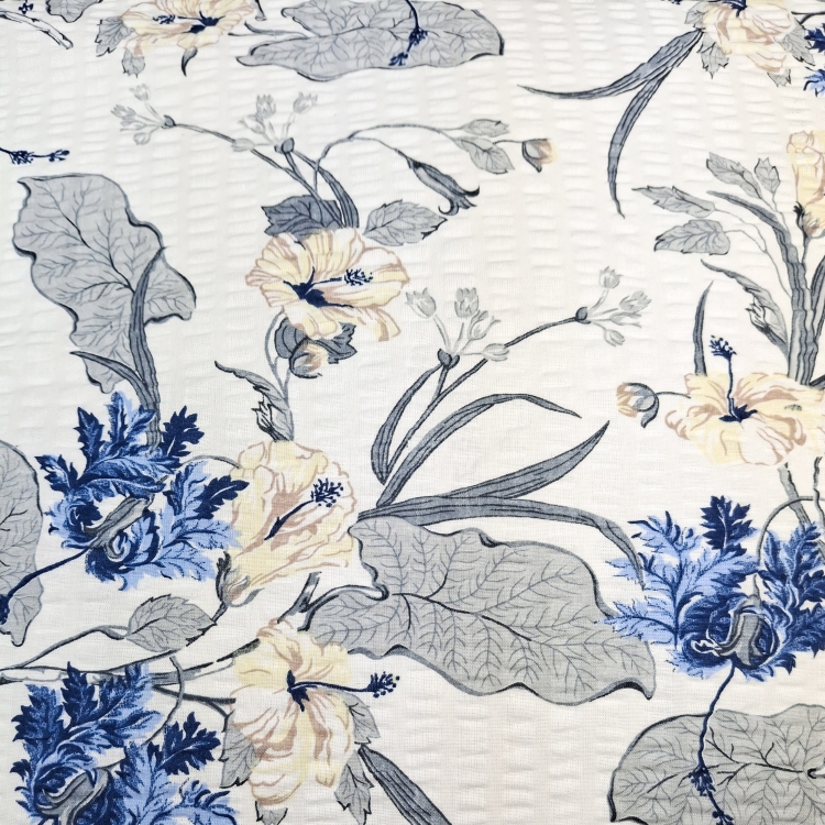 Pościel z Kory PREMIUM Lilia Wytrzymała- Niebiesko-szare kwiaty na bieli 1346, wzór z bliska