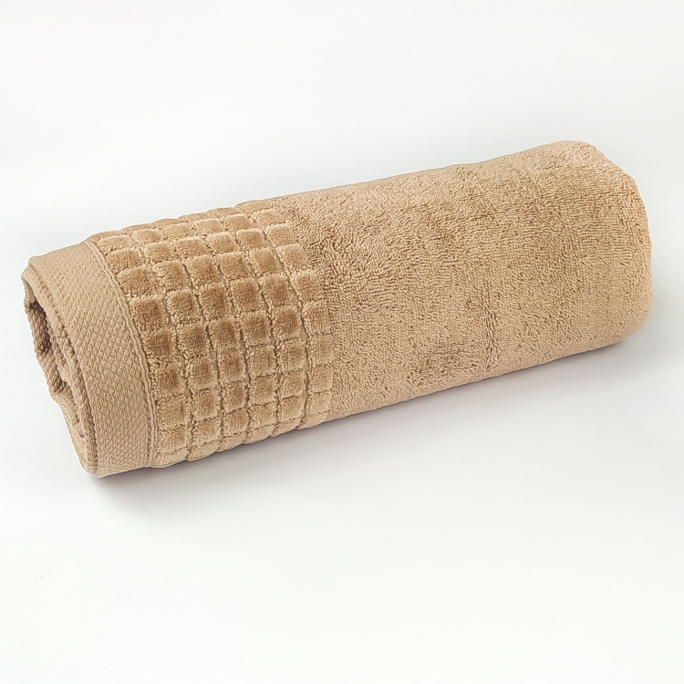 Ręcznik bawełna egipska LARISA 70x140 beżowy zwinięty